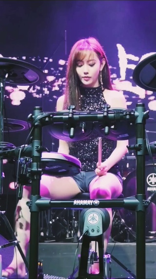 小姐姐打碟搭