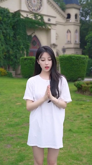 美女飞吻变装
