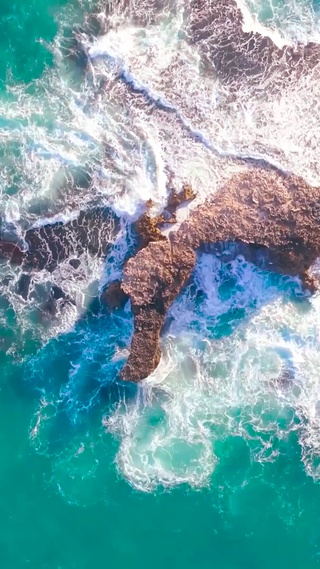 俯看海浪