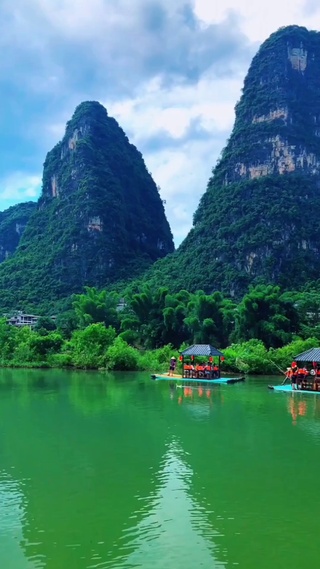 碧波荡漾