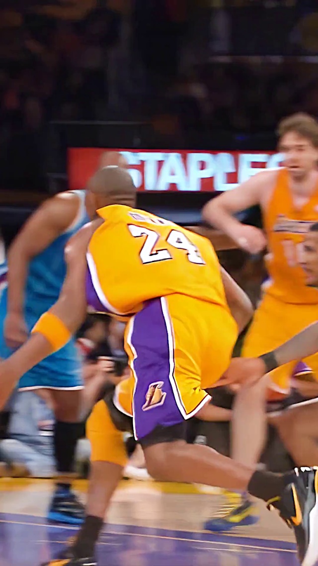 超清画质，科比隔扣奥拉夫！