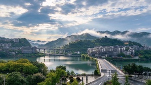 江边小城