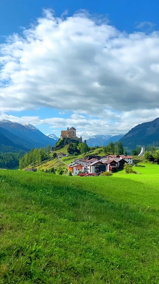 浪漫的山顶城堡