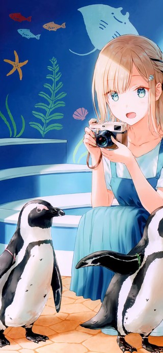 水族馆玩耍的美少女 