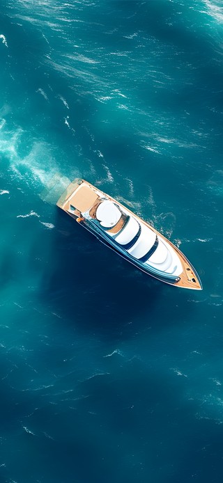 大海里航行的游艇蓝色大海洋海水