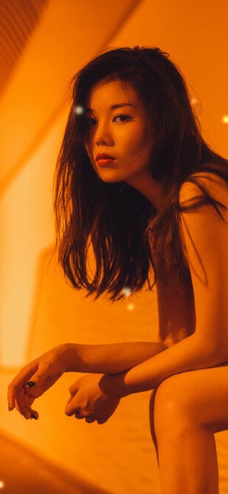 夜晚冷酷小姐姐