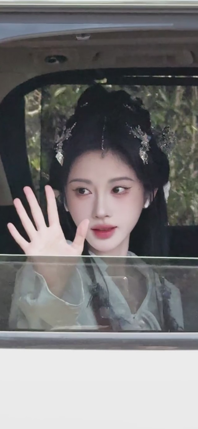 鞠婧祎-车窗转场