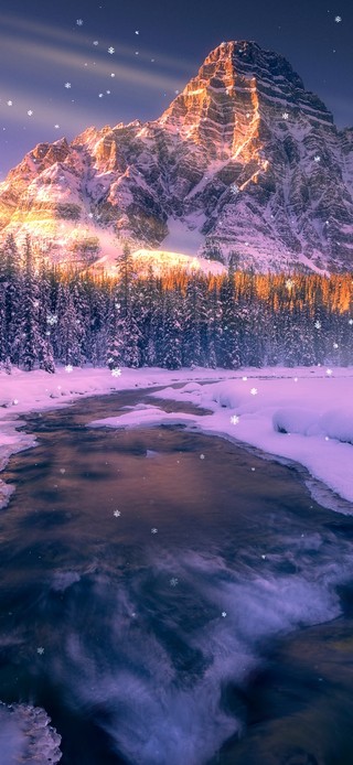 唯美夕阳下的雪山流水