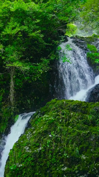 护眼山间溪流