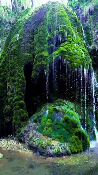 治愈山洞流水