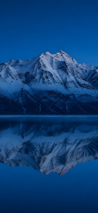 雪山静湖