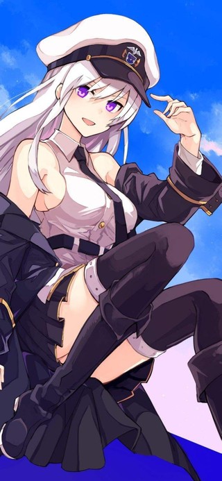 白发紫眸军装少女