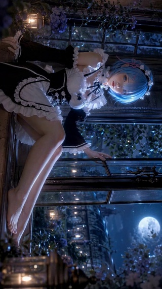 月夜窗边的女仆雷姆