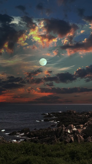 一轮明月衬相思，两眼相望无故人