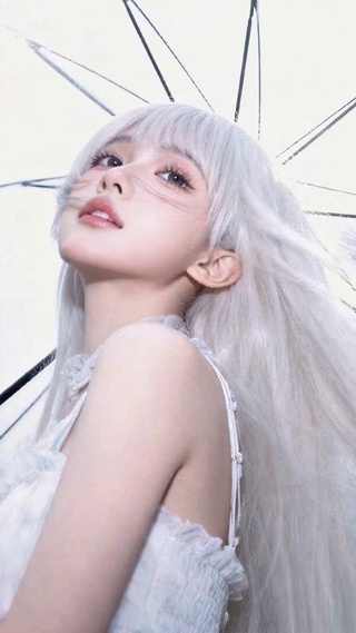 白发花园少女