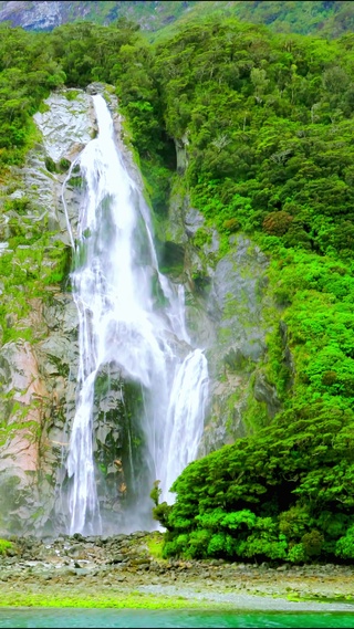 护眼山涧瀑布流水 4K