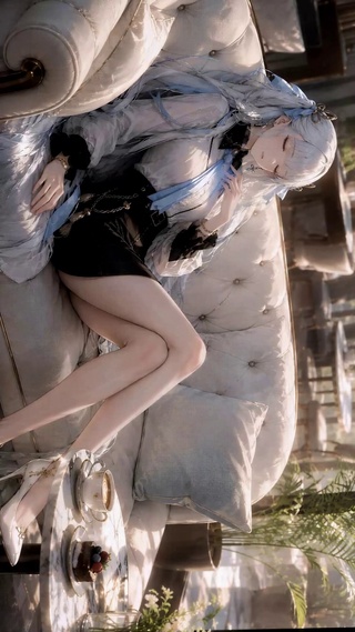 咖啡厅银发慵懒美少女