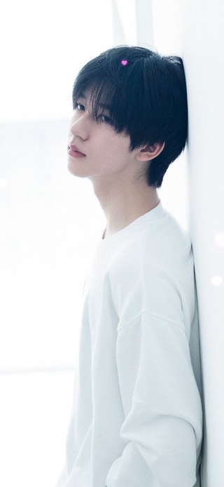 贺峻霖 漫不经心的帅气