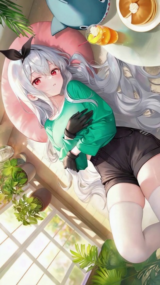 银发少女的慵懒午后