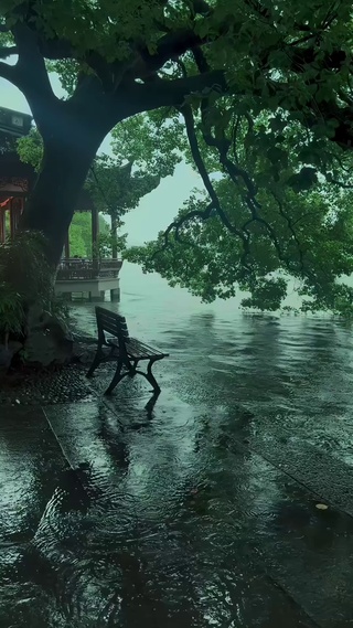 西湖烟雨