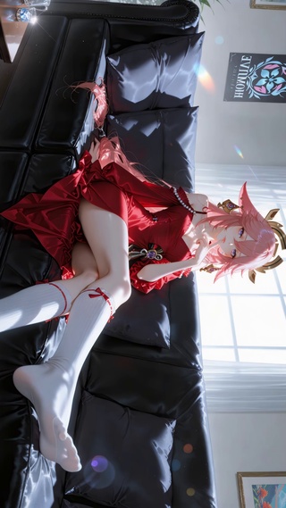 长腿红裙神子