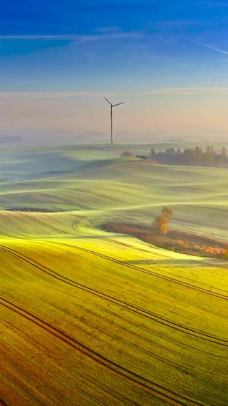 唯美草原风力车