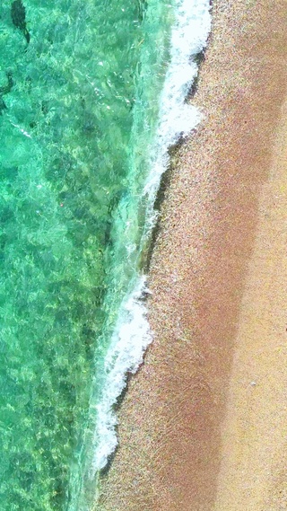 4K唯美清澈沙滩海浪