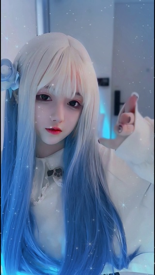 蓝白渐变小姐姐