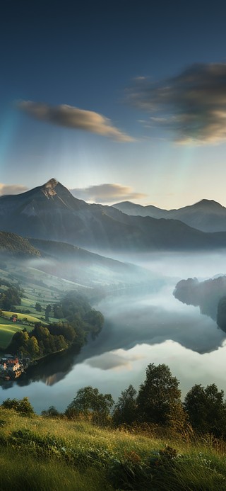 春天湖畔山清水秀