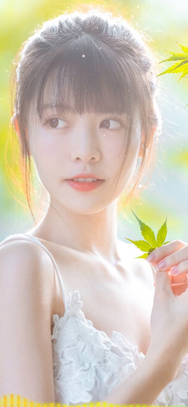 阳光下的清纯美少女