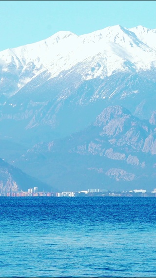 唯美雪山湖泊 4K