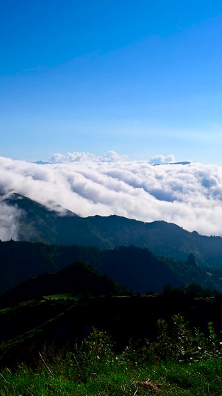 清晨高山云海