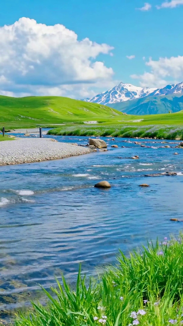 清新治愈河谷远山自然风景