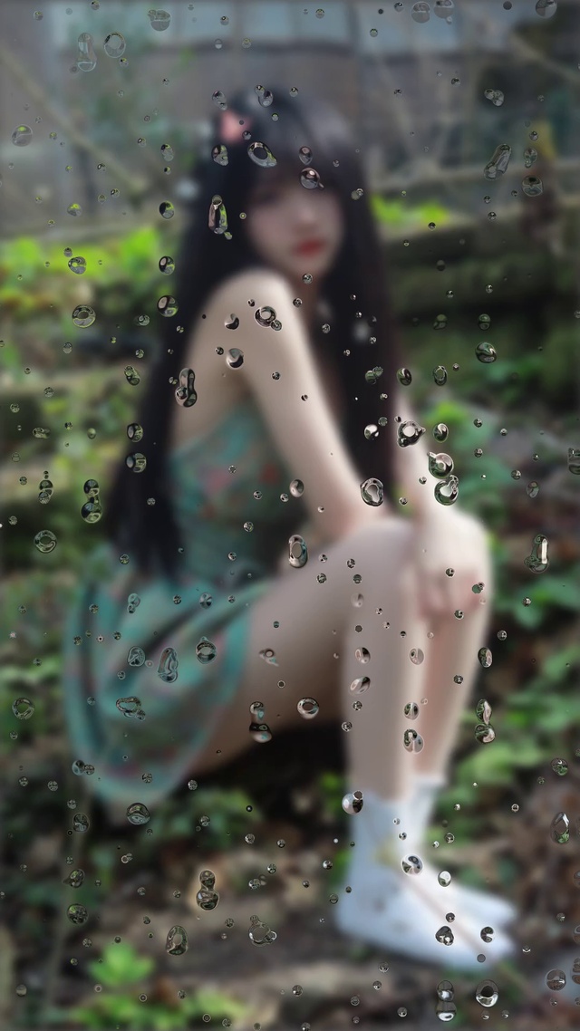 美女雨屏