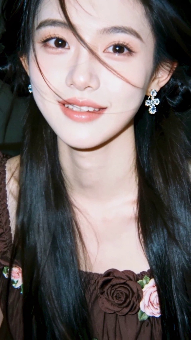 氛围感清纯美女