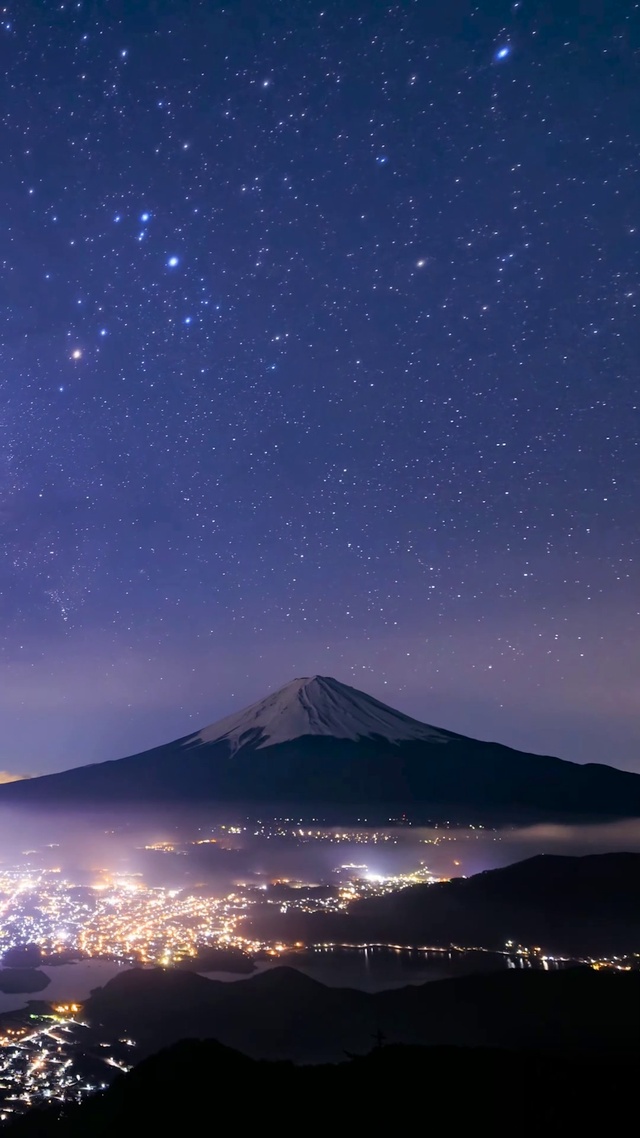 富士山下城市星空