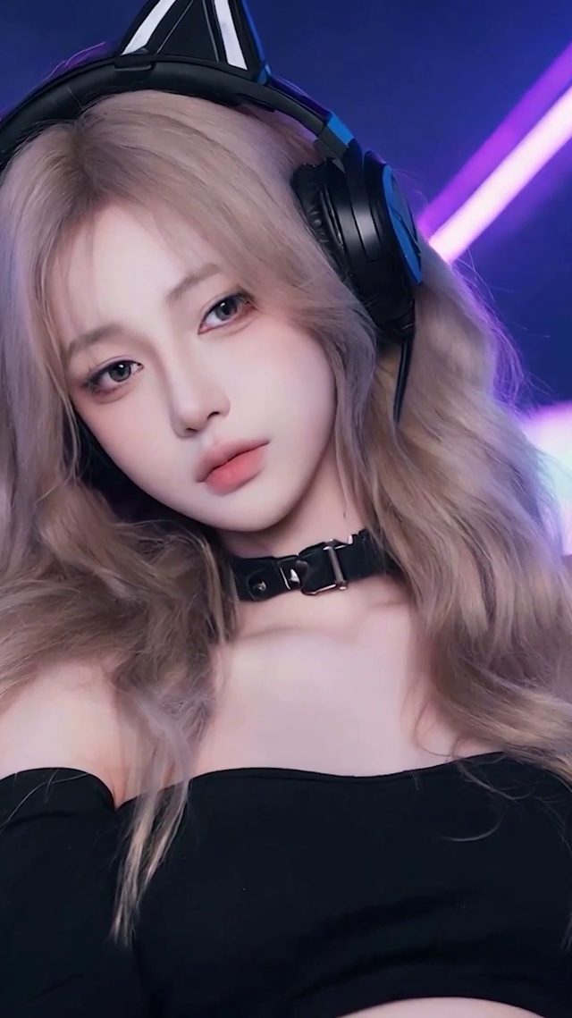 科幻房间女孩