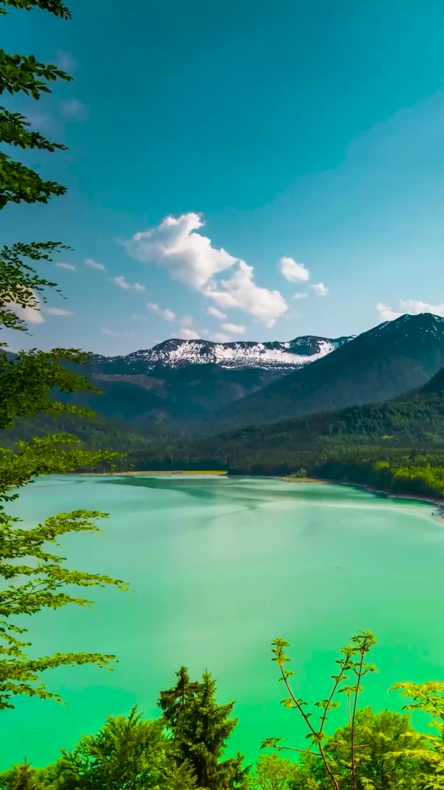 唯美蓝天白云湖泊延时