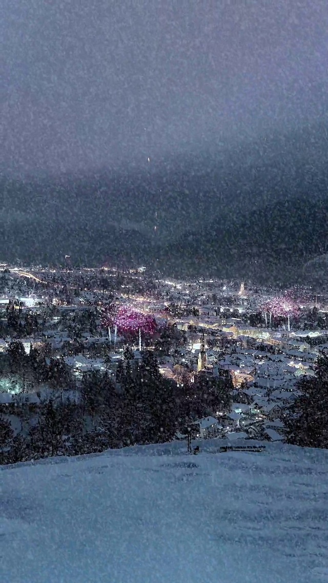 欧洲小镇浪漫烟花雪景