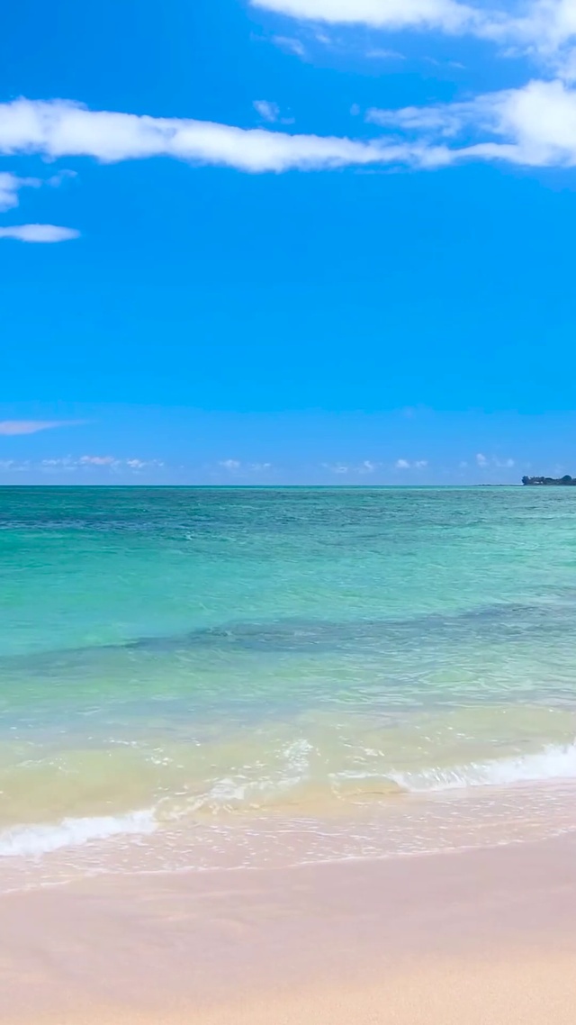 清澈海滩海浪