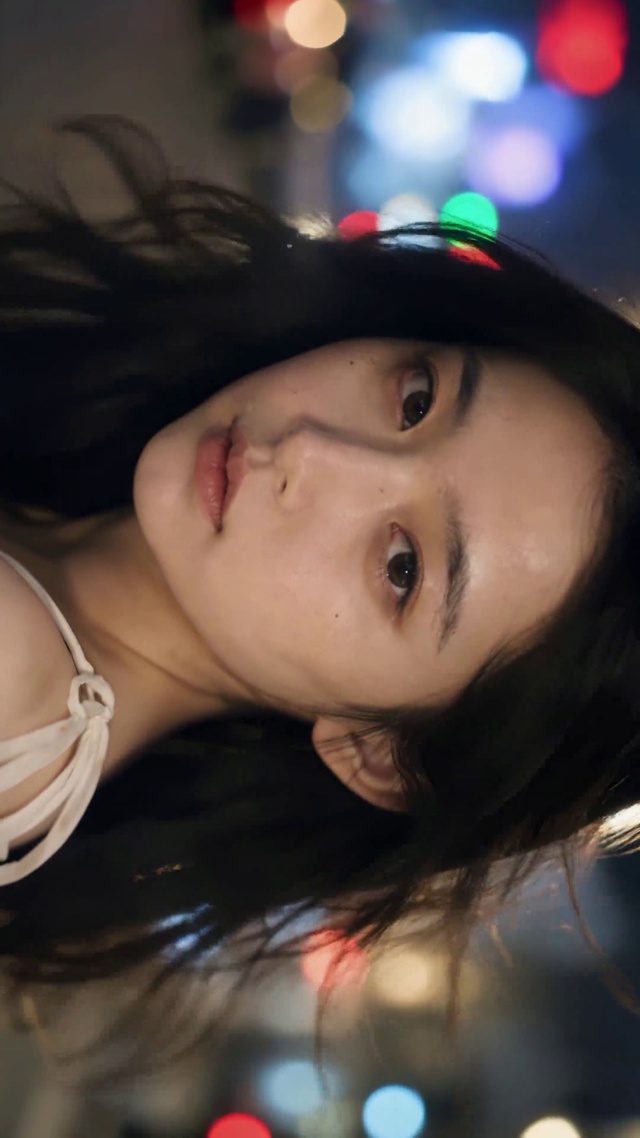 夜景氛围感清纯美女