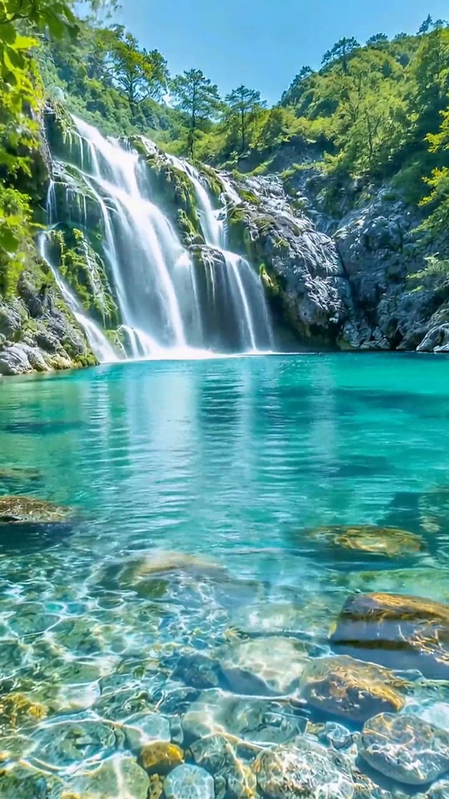 清透碧溪瀑布自然美景