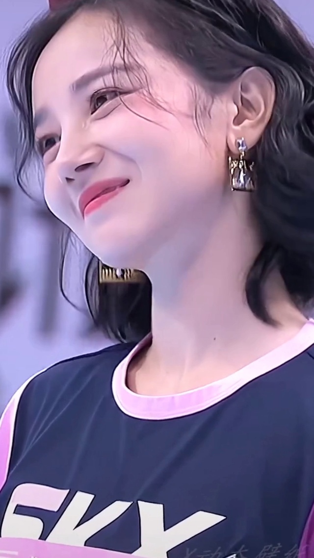 超级好看的小姐姐来了。