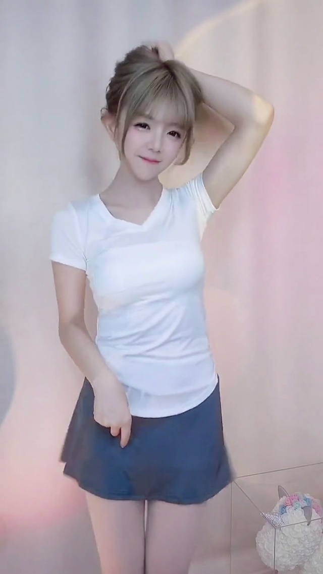 单马尾摇啊摇
