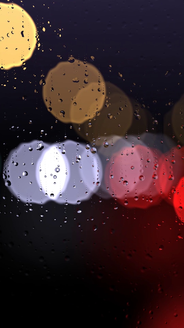 雨中车行霓虹灯