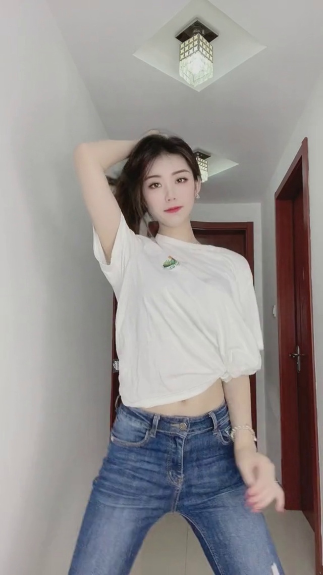 牛仔裤热舞