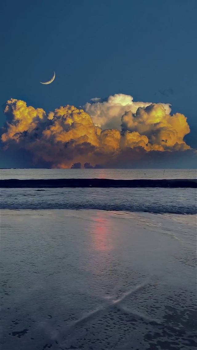 上弦月与海的故事