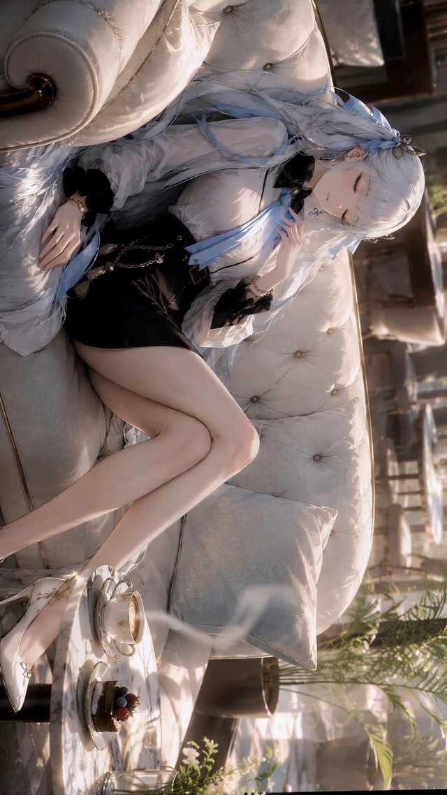 咖啡厅银发慵懒美少女