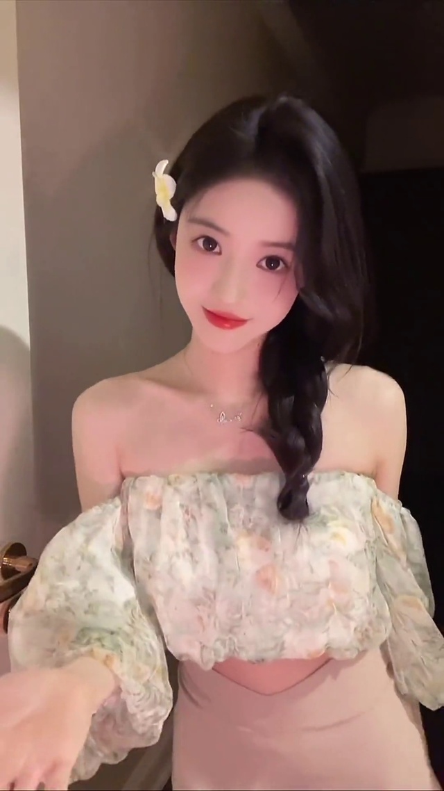 大眼睛小姐姐