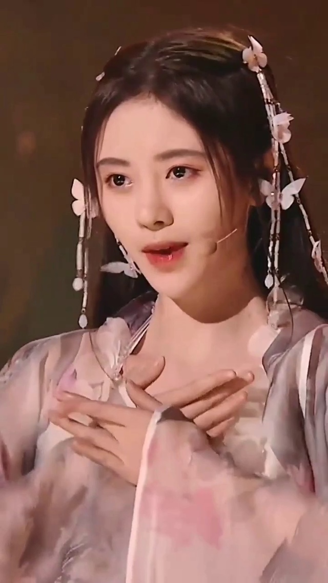 鞠婧祎